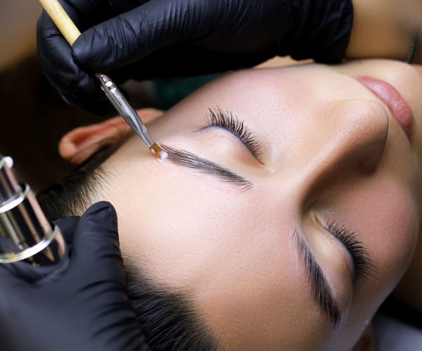 Client receiving eyebrow lamination treatment
