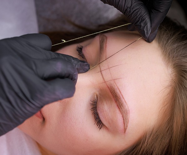Specialist performing permanent eyebrow shading